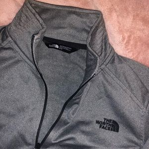 Women’s The Northface Half Zip Pullover medium